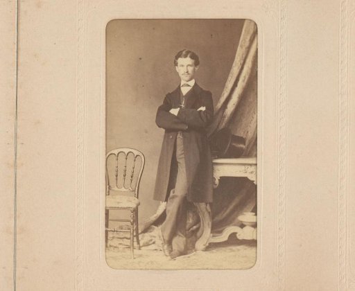 Portrait of a standing man at a table with a tall hat, identified as Theodor Raraser