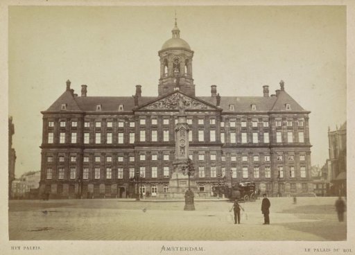 View of the Royal Palace on the Dam with 'Naatje' in front