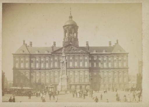 View of the Royal Palace on the Dam with 'Naatje' in front