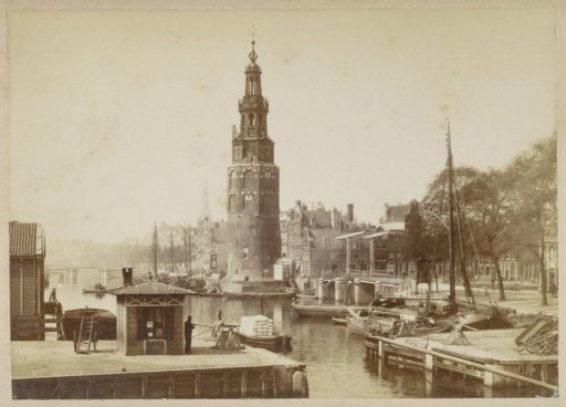 View of the Oude Schans and the Montelbaanstoren with the Kikkerbilsluis in the foreground