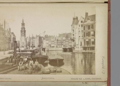 View of the Binnen-Amstel towards the Munttoren