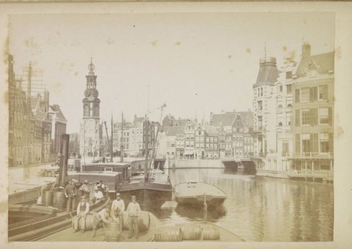 View of the Binnen-Amstel towards the Munttoren and the Sophiaplein