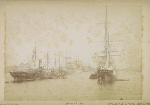 Ships at anchor in the Oosterdok, with the ship Merapi on the right