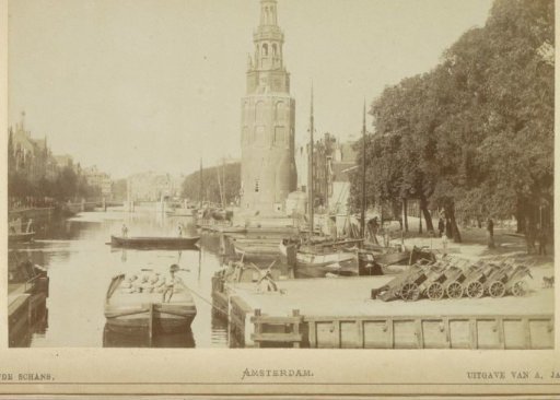 View of the Oude Schans and the Montelbaanstoren with the Kikkerbilsluis in the foreground