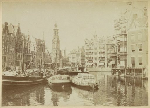 View of the Binnen-Amstel towards the Munttoren