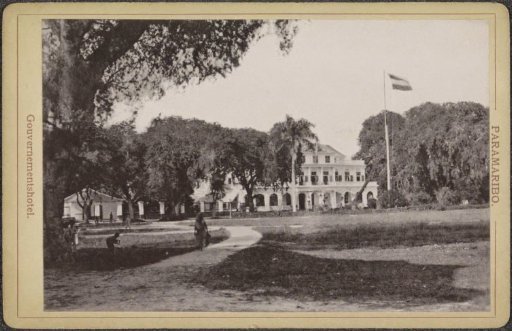Gouvernementshotel in Paramaribo with park and Dutch flag