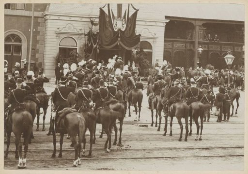 Reception of Queen Wilhelmina and Queen Mother Emma at Weesperplein Station in Amsterdam