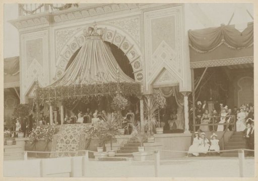 Celebrations on the grounds of the Ice Club in Amsterdam on the occasion of the inauguration of Queen Wilhelmina