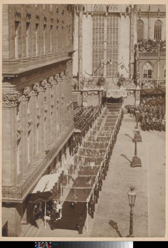 Wilhelmina under the baldachin on the Dam