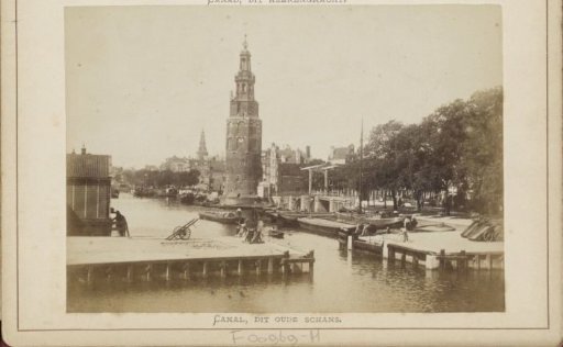 View of the Oude Schans in Amsterdam with the Montelbaanstoren centrally and the Kikkerbilsluis in the foreground