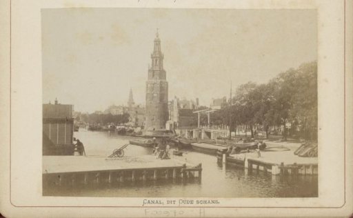 View of the Oude Schans in Amsterdam with the Montelbaanstoren centrally and the Kikkerbilsluis in the foreground