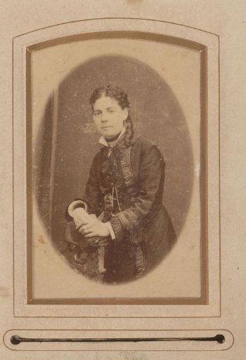 Portrait of a standing woman