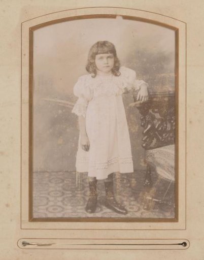 Portrait of Raymonde van Hoecke at the age of four