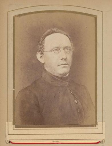 Portrait of a man with spectacles