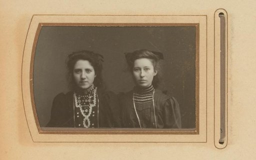 Portrait of two women, designated as Griet v.d. Tol and Tini van 't Veen