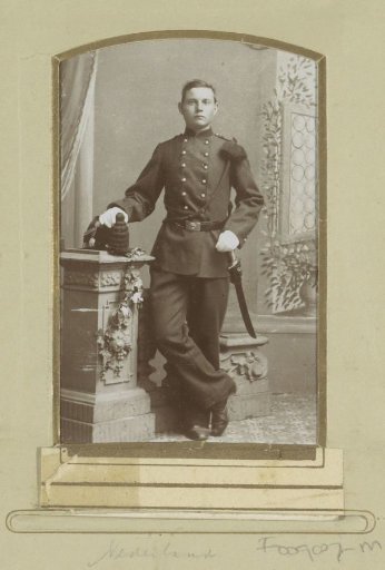 Portrait of a (presumably) Dutch military man, standing by a helmet on a pedestal