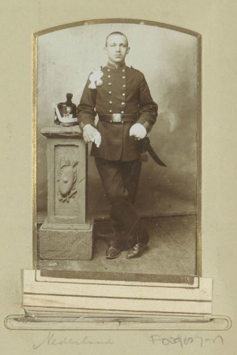 Portrait of a (presumably) Dutch military man, standing by a helmet on a pedestal