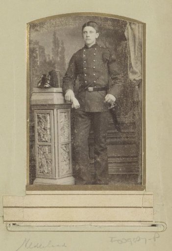 Portrait of a (presumably) Dutch military man, standing by a helmet on a pedestal