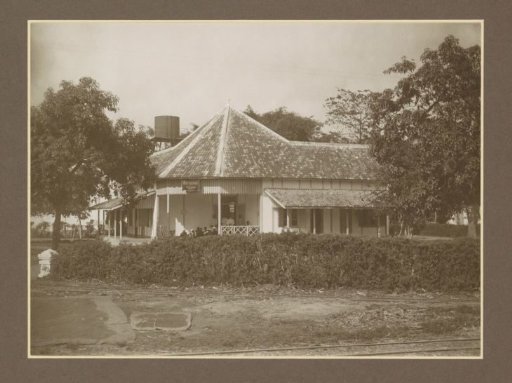 Exterior of the outpatient clinic of the Goedo sugar factory in Djombang, Java