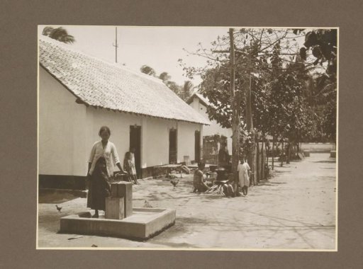 Inhabitants of the kampong near the Meritjan sugar factory in Kediri, Java