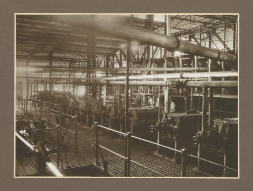 Hall with machines of the Ngandjoek sugar factory on Java