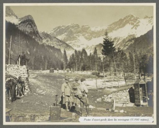 Soldiers at an outpost at 1100 meters altitude in the Dolomites, presumably Italians