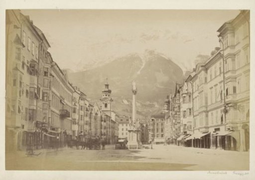 Maria-Theresienstrasse with the Annasäule in Innsbruck
