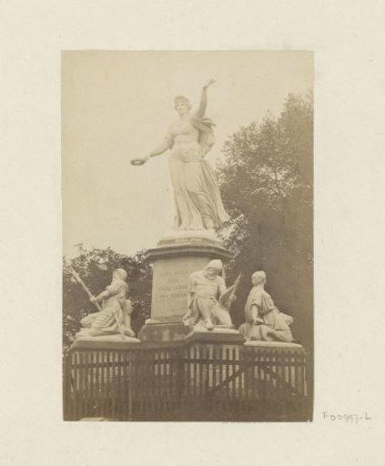 Statue in Basel with inscription 'Unsre Seelen Gott Unsre Leiber den Feinden'