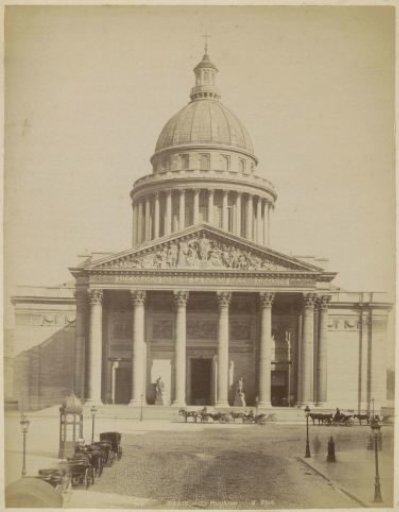 Panthéon in Paris with waiting carriages in front