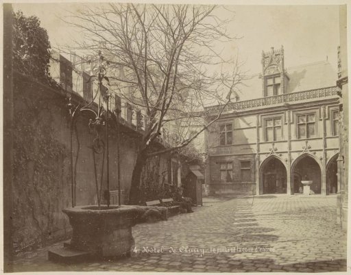 Courtyard with water well of the Hôtel de Cluny in Paris