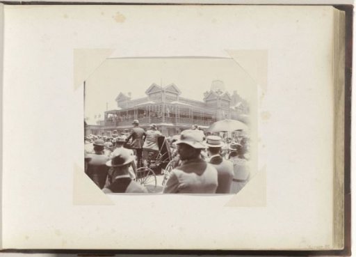 Crowd at a speech by the English consul A. Mensch in Johannesburg