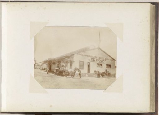 Horses and wagons for the Steam, Mineral Water and Crystal Ice Factory De Hoop, Van Reijn and Idenburg in South Africa