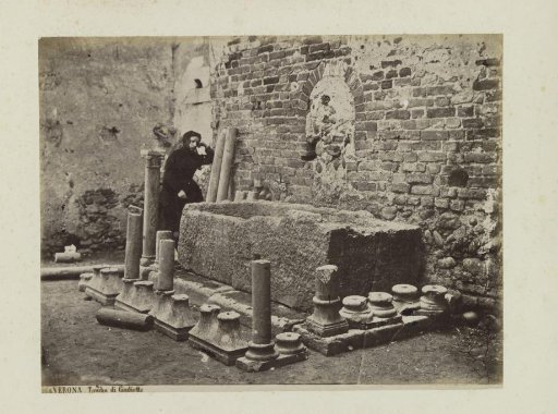 Mourning Woman by the Tomb of Julia (Giulietta Capuleti) in Verona