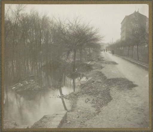 Washed-away bank along a path in Paris