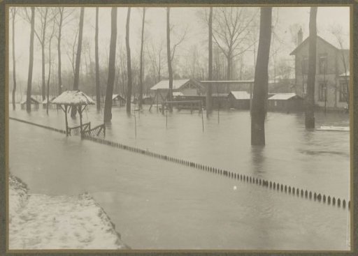 Flooded villa and front garden during the Paris flood