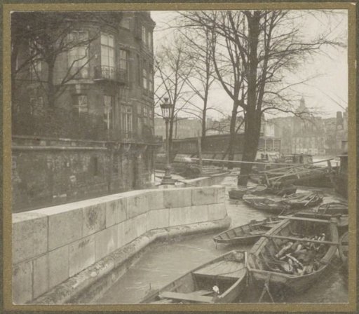 Boats along a quay during the flooding of Paris