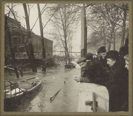 People viewing the high water level of the Seine in Paris from the quay