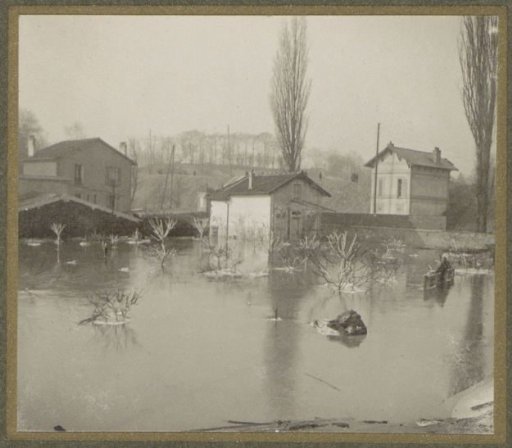 Houses on flooded ground in a suburb of Paris