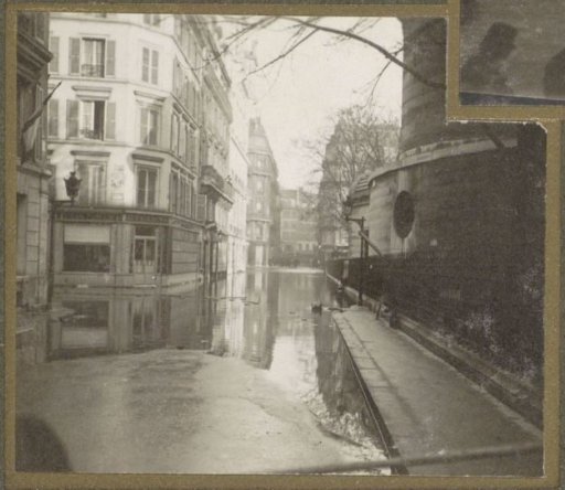 Partially flooded street during the flooding of Paris