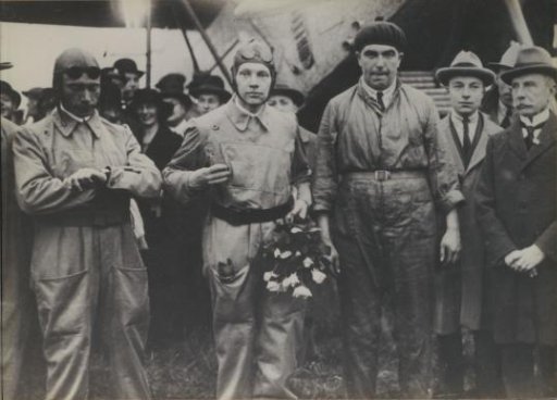 Crew of the first flight to the Dutch East Indies
