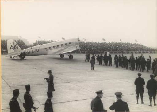 Arrival of the 'Uiver'