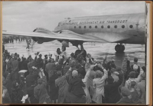 Greeting of an aircraft of the Netherlands Government Air Transport