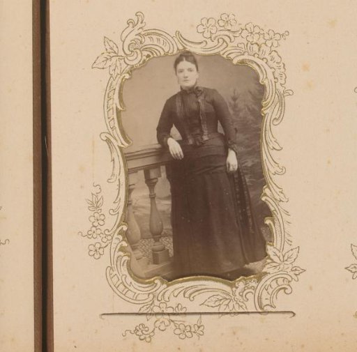 Portrait of a woman leaning on a balustrade