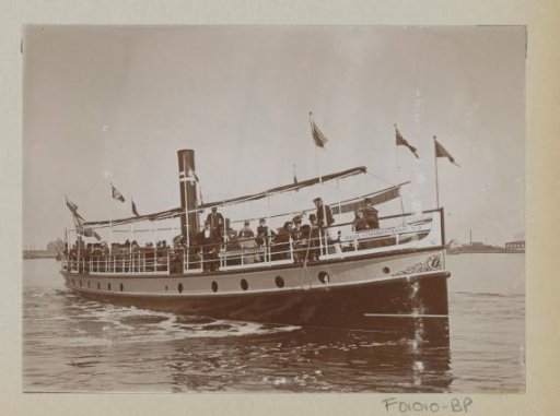 Boat number 5 of the Harbour Steamboat Service on the Amsterdam-Marken line