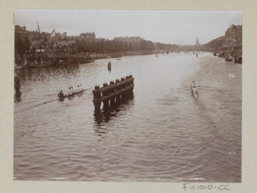 Rowers on the Amstel, north of the Nieuwe Amstelbrug in Amsterdam