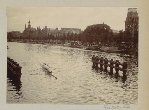 Rowers on the Amstel, viewed from the Nieuwe Amstelbrug in Amsterdam towards the south