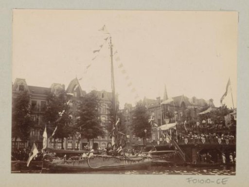 Decorated boats on the Amsteldijk