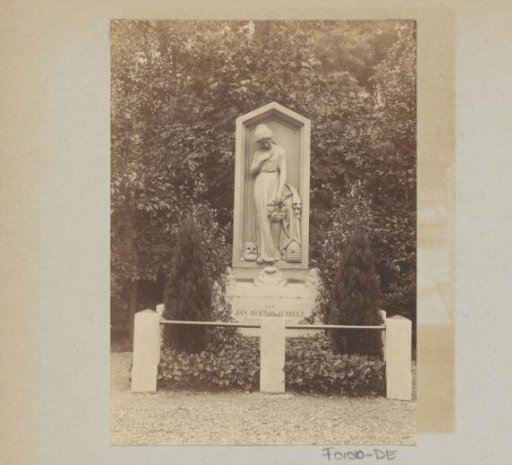 Grave monument of actor and theatre director Jan Herman Albregt
