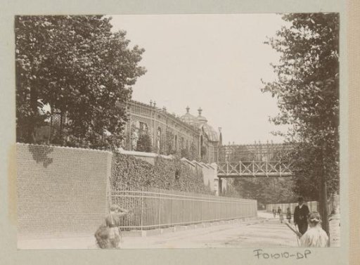 Plant house and walkers, possibly in the botanical garden of Brussels