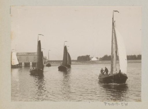 Sailing ships on the water at the Oranjesluizen, Amsterdam